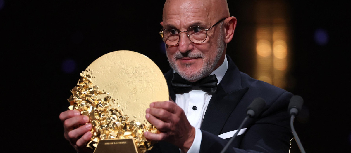 Luis de la Fuente recoge el premio a mejor entrenador del año 2026