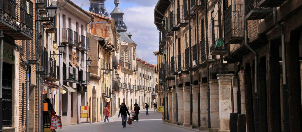 Una céntrica calle de El Burgo de Osma, en la provincia de Soria
