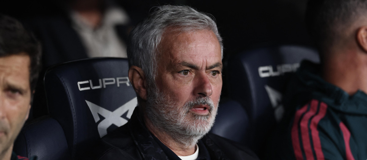 José Mourinho, durante el Barcelona - Real Madrid del pasado domingo