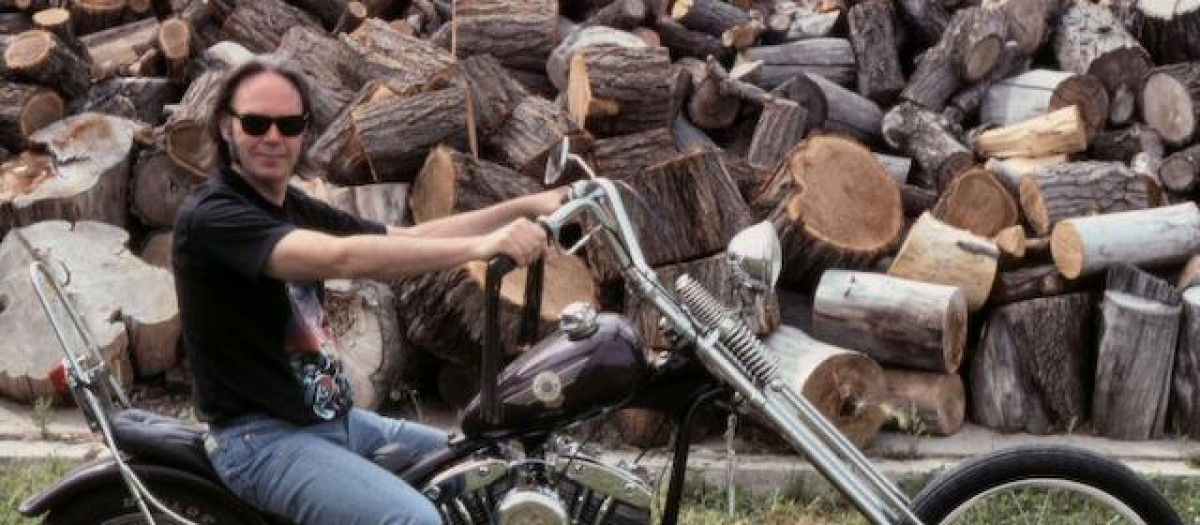 Neil Young sobre una chopper