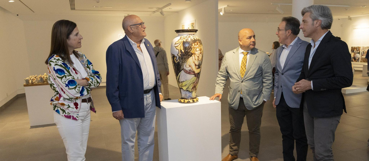 Inauguración de la muestra sobre cerámica de La Rambla en el Centro Rafael Botí