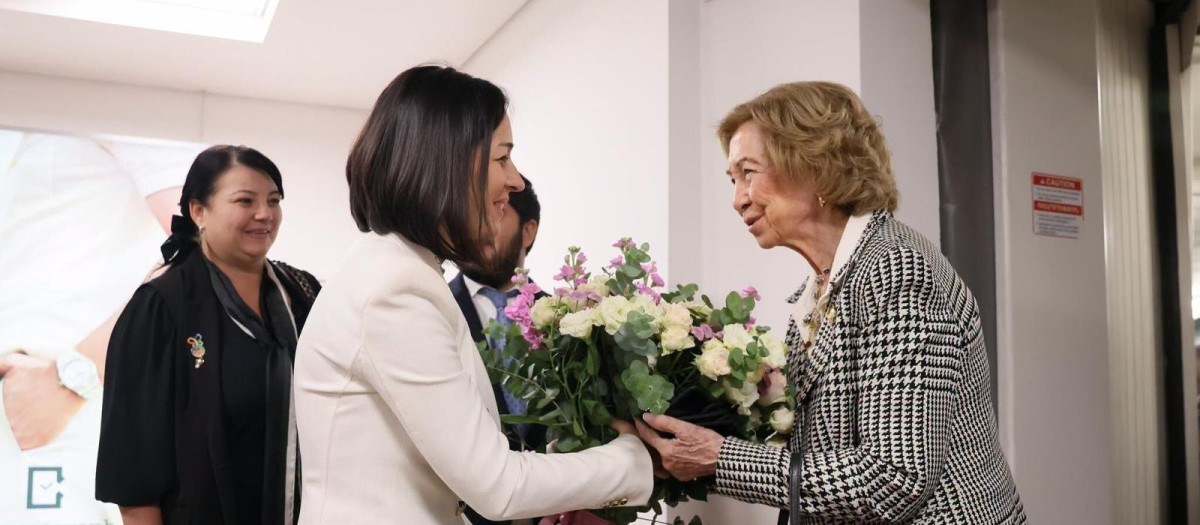 Doña Sofía, recibida por la ministra de Educación, Ciencia, Cultura y Deportes de Armenia, Zhanna Andreasyan