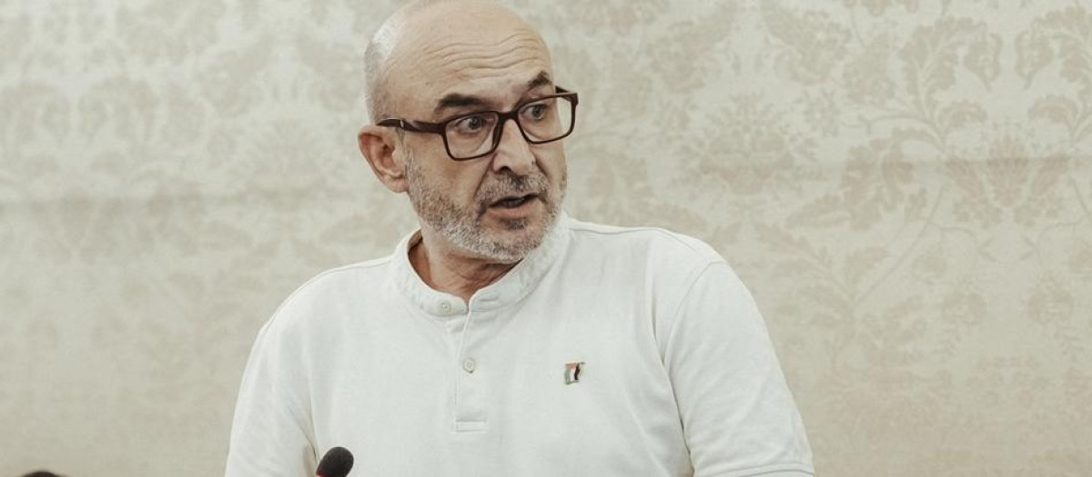 Imagen de archivo del portavoz de EU-Podem en el Ayuntamiento de Alicante, Manolo Copé, durante un Pleno