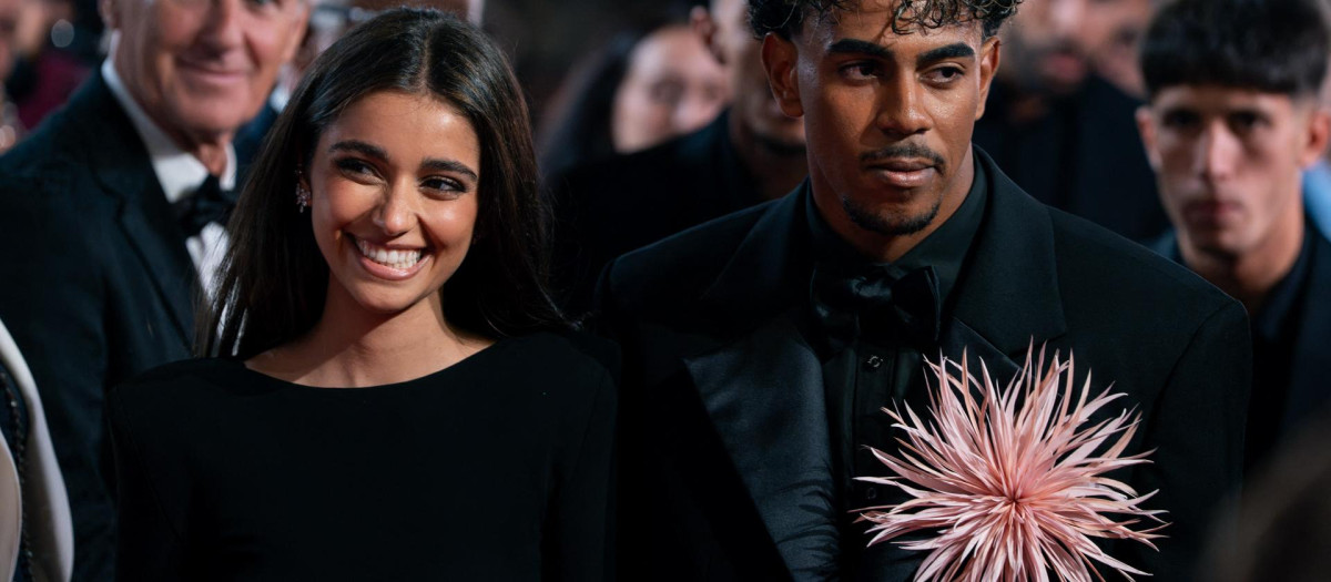 Lamine Yamal e Inés García durante la gala del Balón de Oro 2026