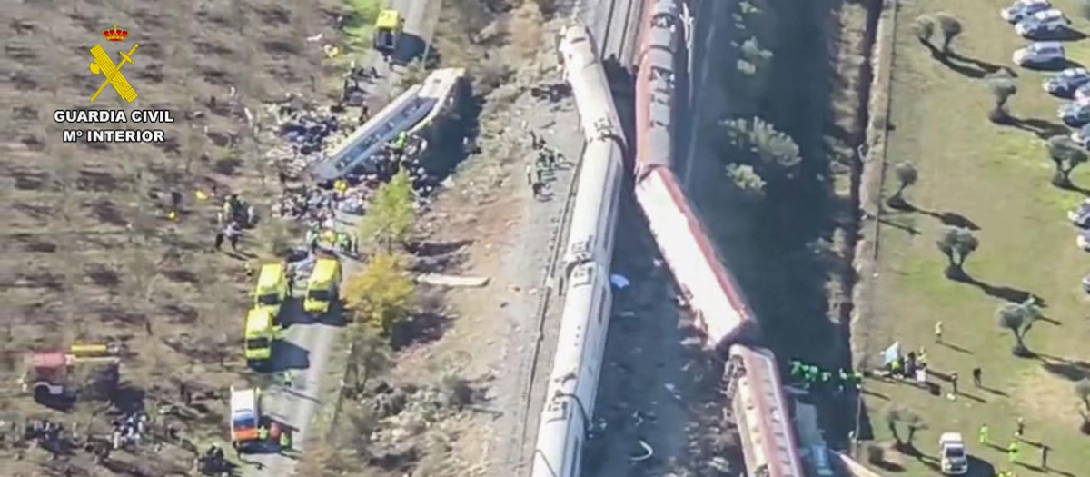Imagen aérea de la Guardia Civil en el lugar del accidente ferroviario