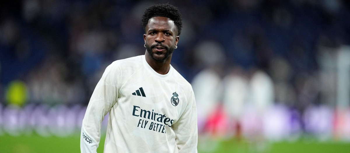 Vinicius Junior, durante un calentamiento en el Bernabéu