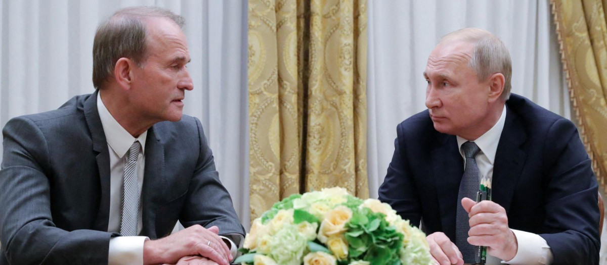 Russian President Vladimir Putin meets with leader of Ukraine's Opposition Platform - For Life party Victor Medvedchuk in Saint Petersburg on July 18, 2019. (Photo by Mikhail KLIMENTYEV / SPUTNIK / AFP)