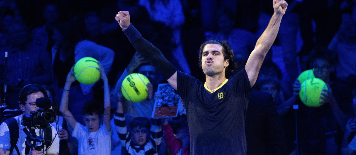 Carlos Alcaraz celebra la victoria ante Karen Khachanov en el ATP 500
