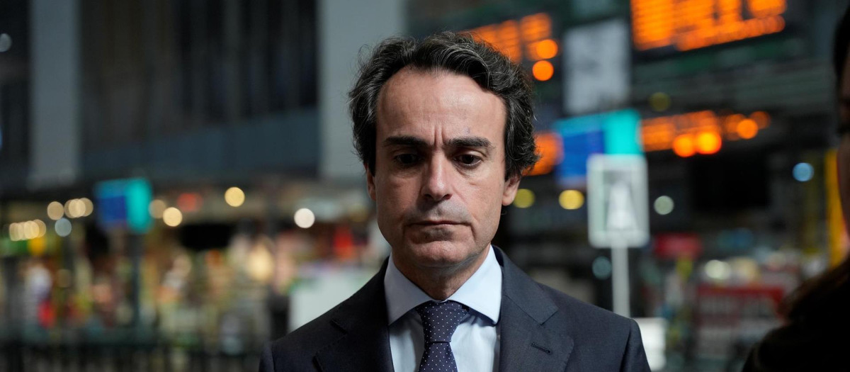 El consejero andaluz de Fomento, Mario Muñoz-Atanet, en la estación de Santa Justa, tras el accidente ferroviario de Urda