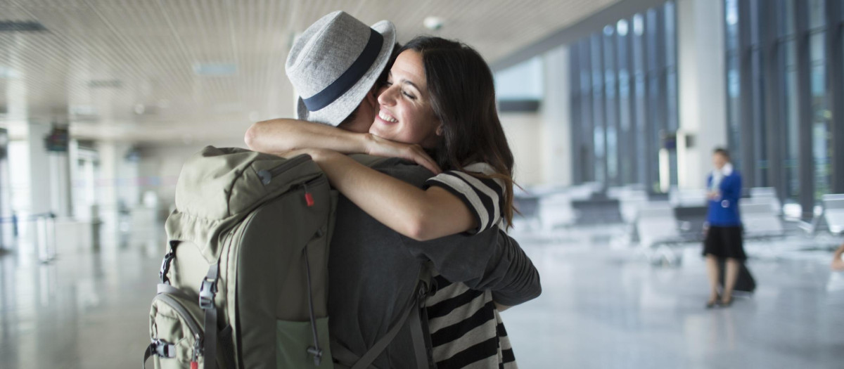 La empatía y la personalidad influyen en cómo recordamos los abrazos, según un estudio
