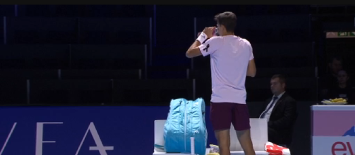 Rafa Jódar luce un crespón negro durante el ATP 500 de Basilea