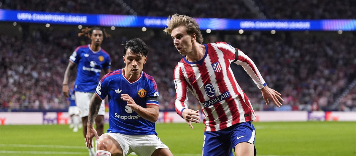 Lisandro Martínez y Pablo Barrios en el Atlético de Madrid - Mánchester United de la fase de liga de Champions League