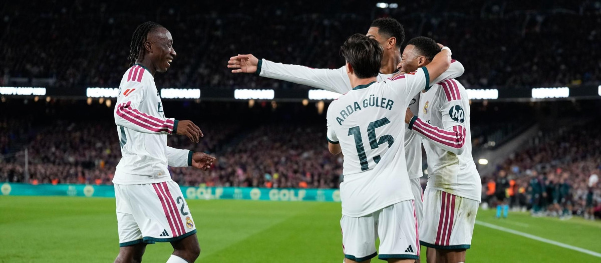 Kylian Mbappé celebra el 0-1 ante el Barça con sus compañeros