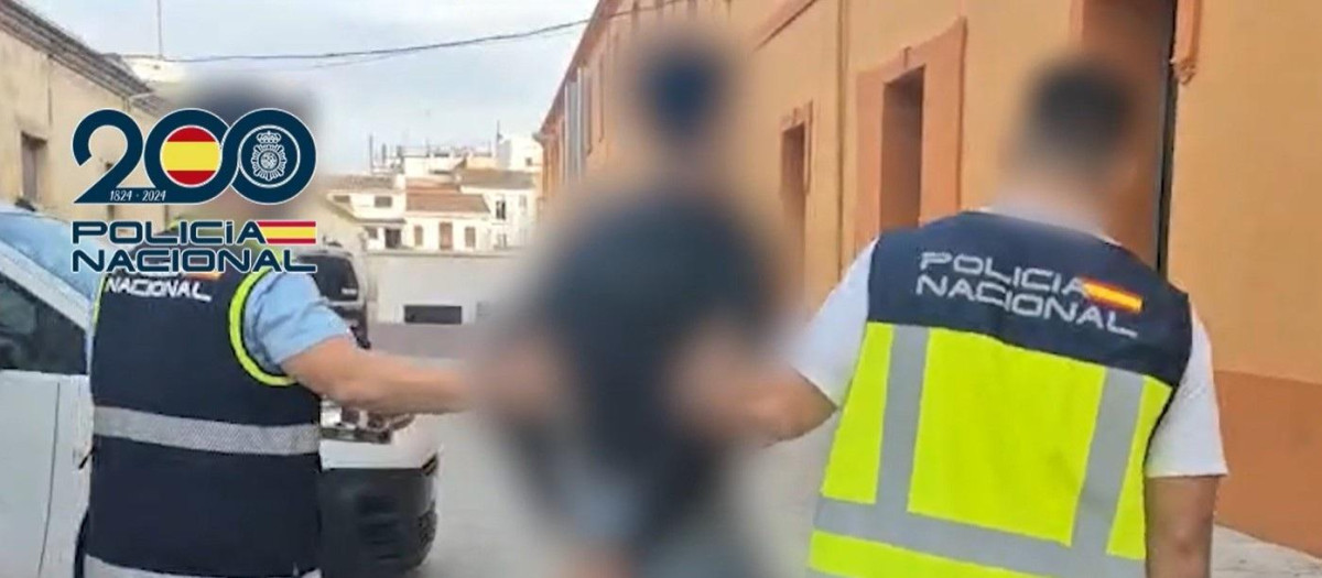 Momento de la detención del segundo implicado en el movimiento Blocus en Valencia