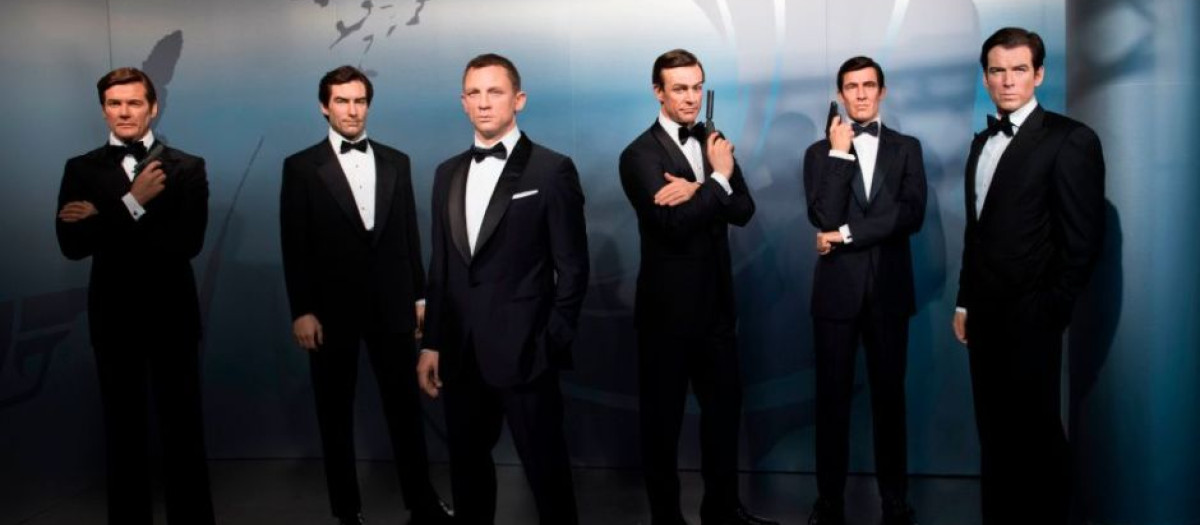 Figura de cera de los personajes que han dado vida a James Bond: Roge Moore, Timothy Dalton, Daniel Craig, Sean Connery, George Lazenby y Pierce Brosnan