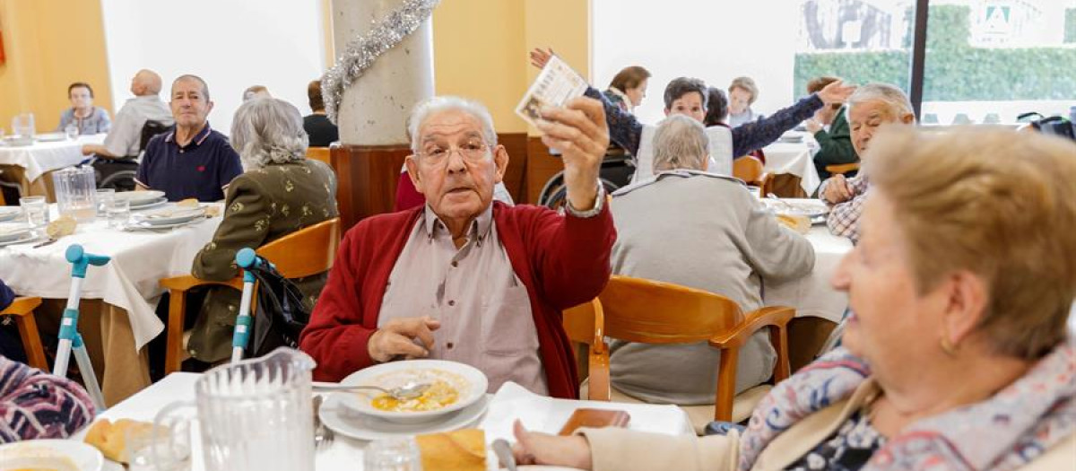 Los españoles prefieren no acudir a una residencia si son autónomos