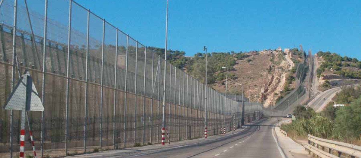 Un detalle de la valla de Melilla