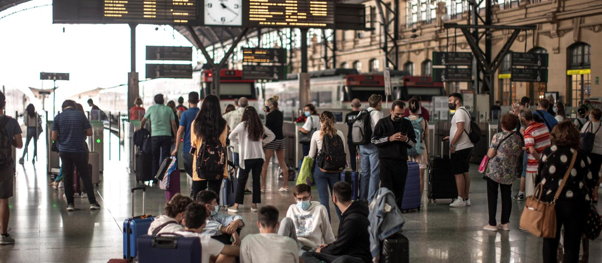 La segunda jornada de huelga ha paralizado más del 60% de los trenes que debían circular