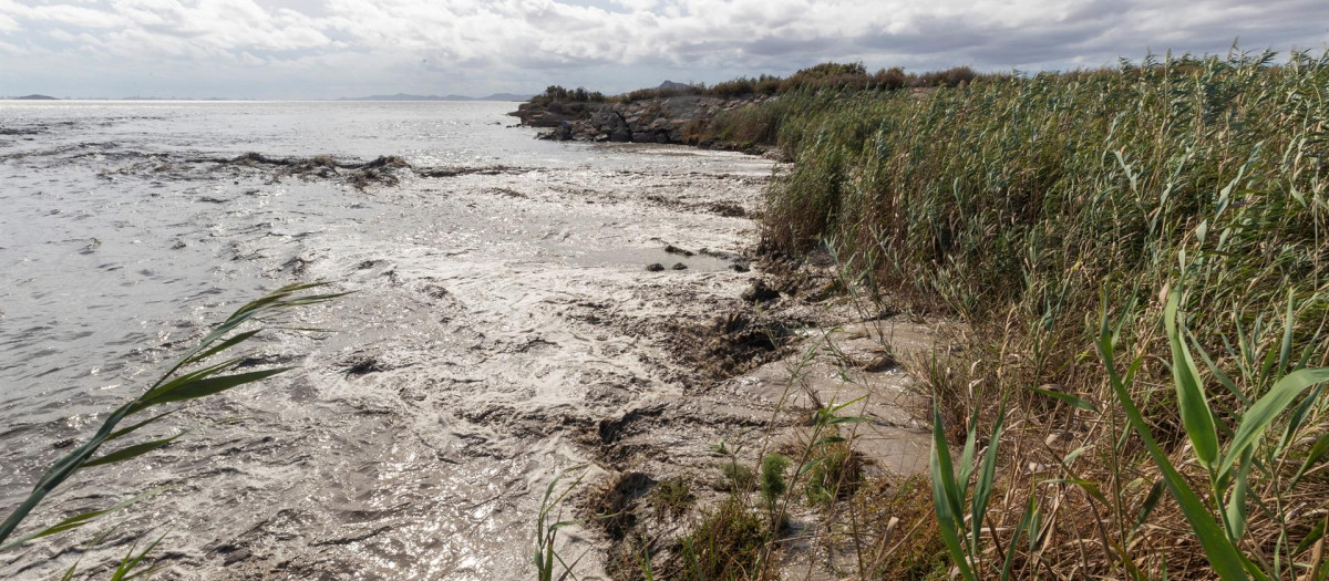 Desembocadura de la Rambla del Albujón al Mar Menor en la Región de Murcia