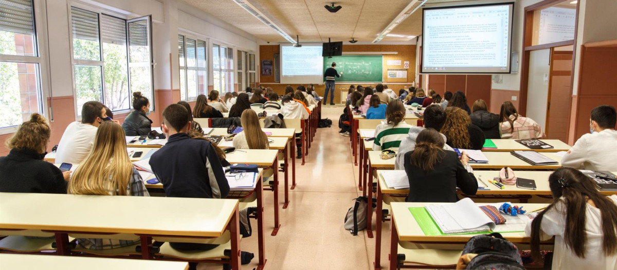 Alumnos en clase tras el inicio de las clases el curso 2021-2022