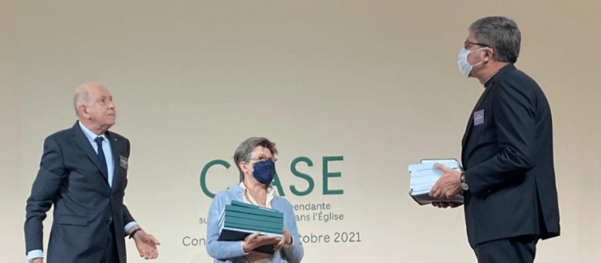 Jean-Marc Sauvé entrega al presidente de la CEF el informe de los abusos perpetrados