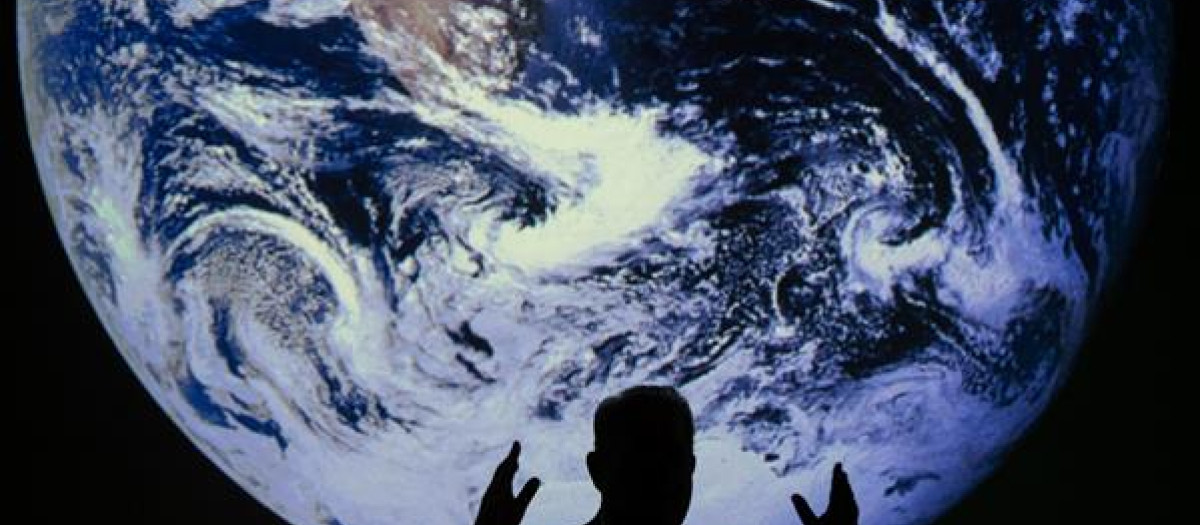 El estudio del núcleo interno y el descubrimiento de su estructura heterogénea proporcionan nueva información importante sobre la dinámica en el límite entre el núcleo interno y externo, que impactan el campo magnético de la generación de la Tierra