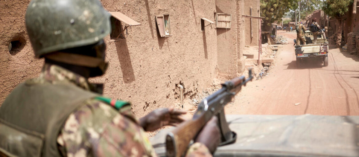 Soldados en Mali, foto de archivo