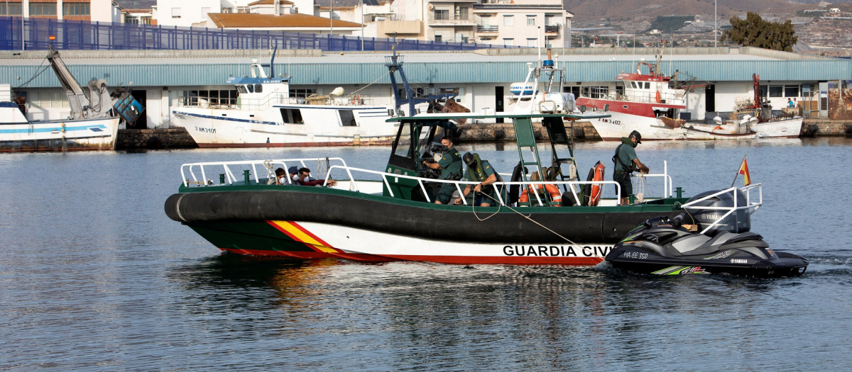 Una embarcación de la Guardia Civil