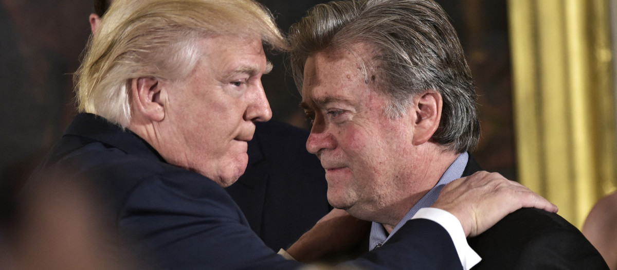 El expresidente de los Estados Unidos, Donald Trump (izq.) junto con Stephen Bannon, Washington, DC