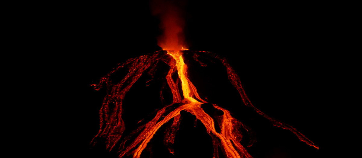 Volcán de Cumbre Vieja a un día de cumplir un mes desde la erupción