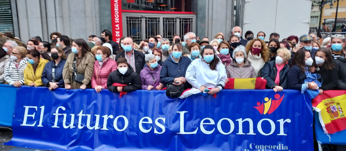 Pancarta de apoyo a Leonor en las proximidades del Teatro Campoamor (OViedo)