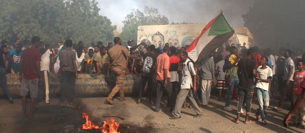 Sudaneses protestan contra el golpe de Estado militar que anuló la transición a un Gobierno civil