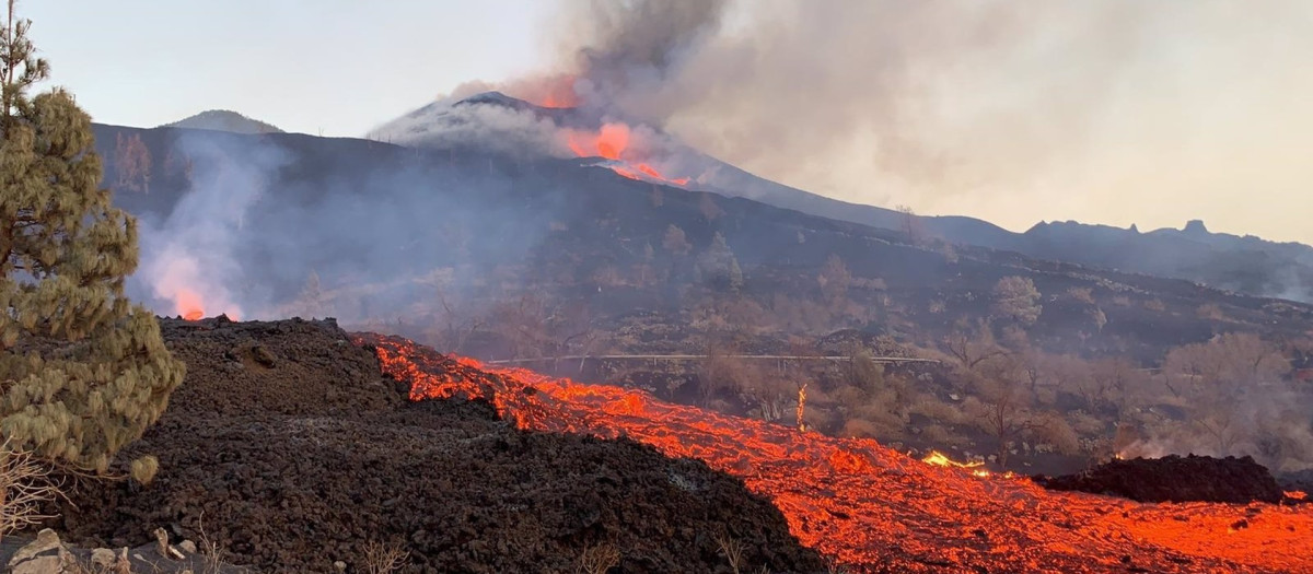 Colada de lava en la isla de La Palma