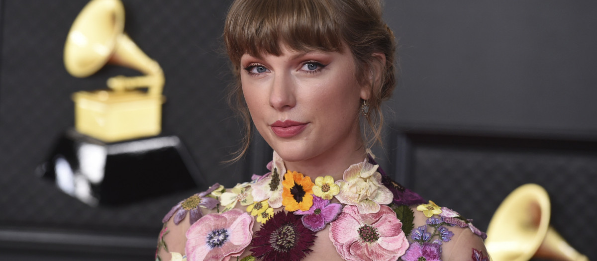 La cantante Taylor Swift en los premios Grammy en Los Ángeles 2021.