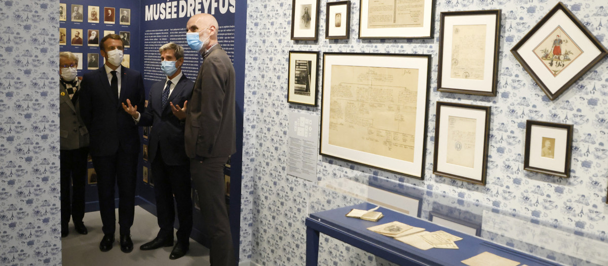 El presidente francés Emmanuel Macron en la inauguración del Museo del Caso Dreyfus