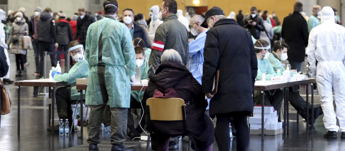 El empeoramiento de la situación epidemiológica es atribuido en parte al relativamente bajo índice de inmunización de la población