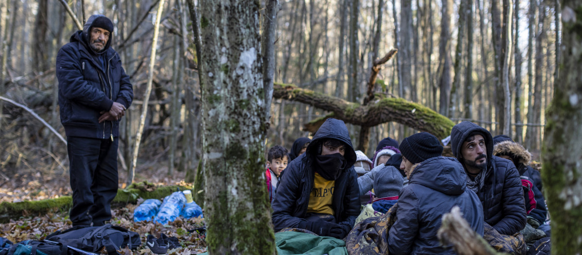 Migrantes en la frontera con Bielorrusia