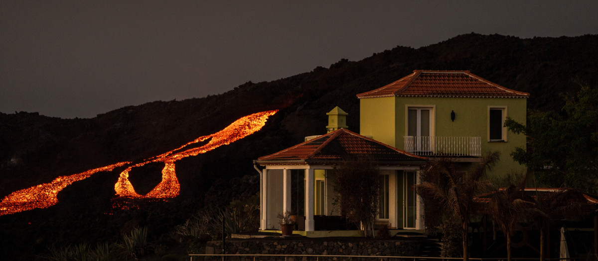 La lava del volcán Cumbre Vieja continúa avanzando