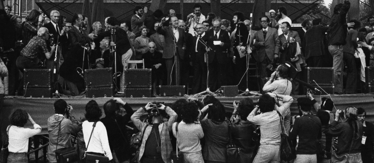 Acto de clausura de la primera Fiesta del PCE, celebrada en la Casa de Campo de Madrid en 1977