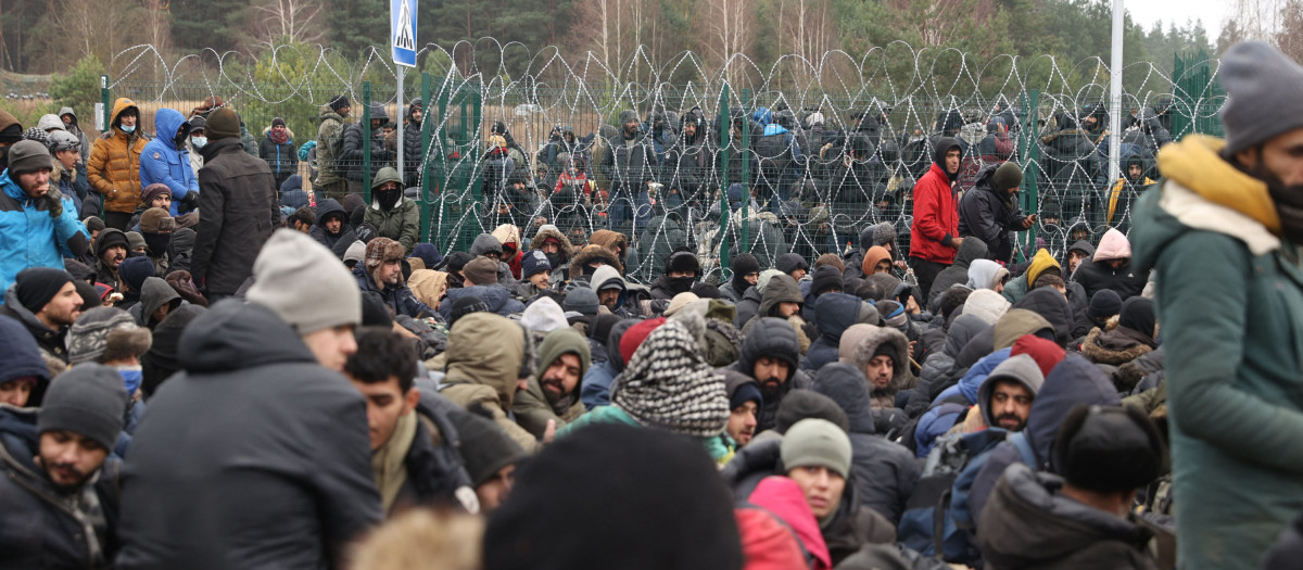 Congregación de migrantes en la frontera