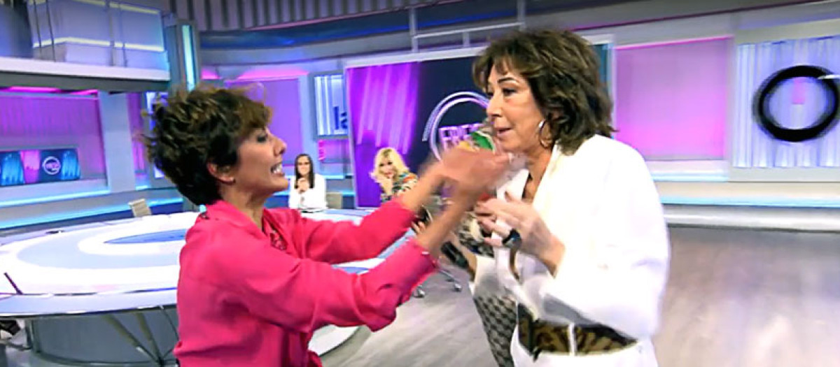 Ana Rosa Quintana sorprendió a Sonsoles Ónega en pleno programa de 'Ya son las ocho'