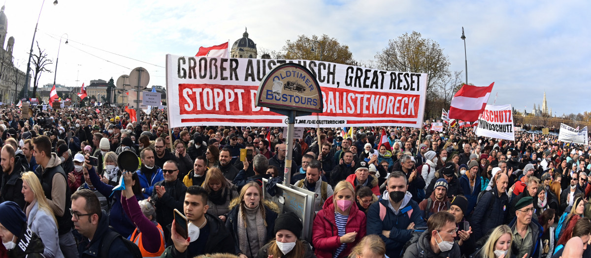 Manifestación en la plaza Heldenplatz en Viena