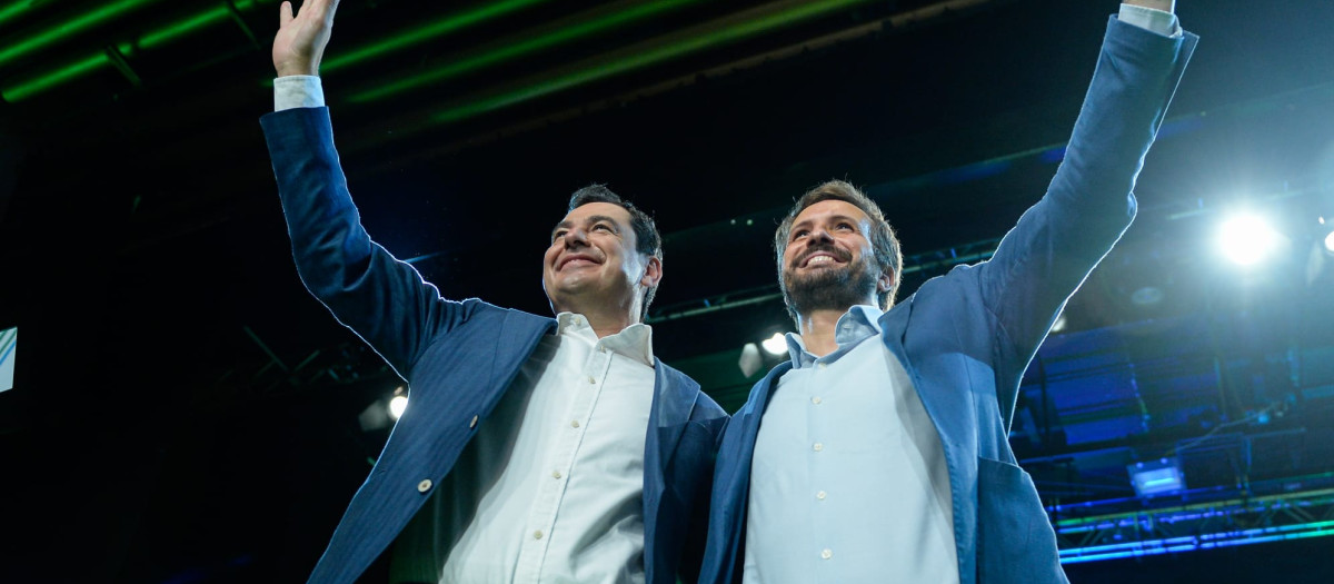 Juanma Moreno y Pablo Casado, en el cierre de la convención del PP-A en Granada