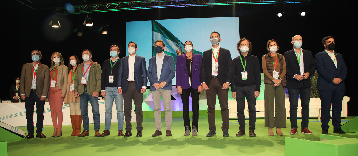 Foto de familia del 16 del Congreso Autonómico del PP-A