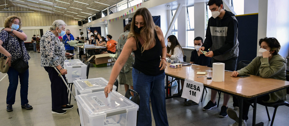 Votantes en Santiago durante las elecciones presidenciales