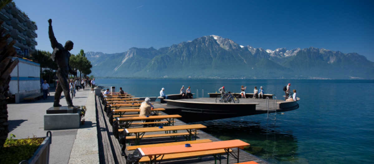 Estatua de Freddie Mercury en el Lago Lemán, en Montreux