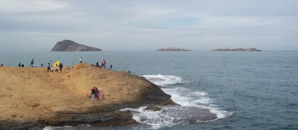 Las islas Chafarinas vistas desde el Cabo del Agua, en Marruecos