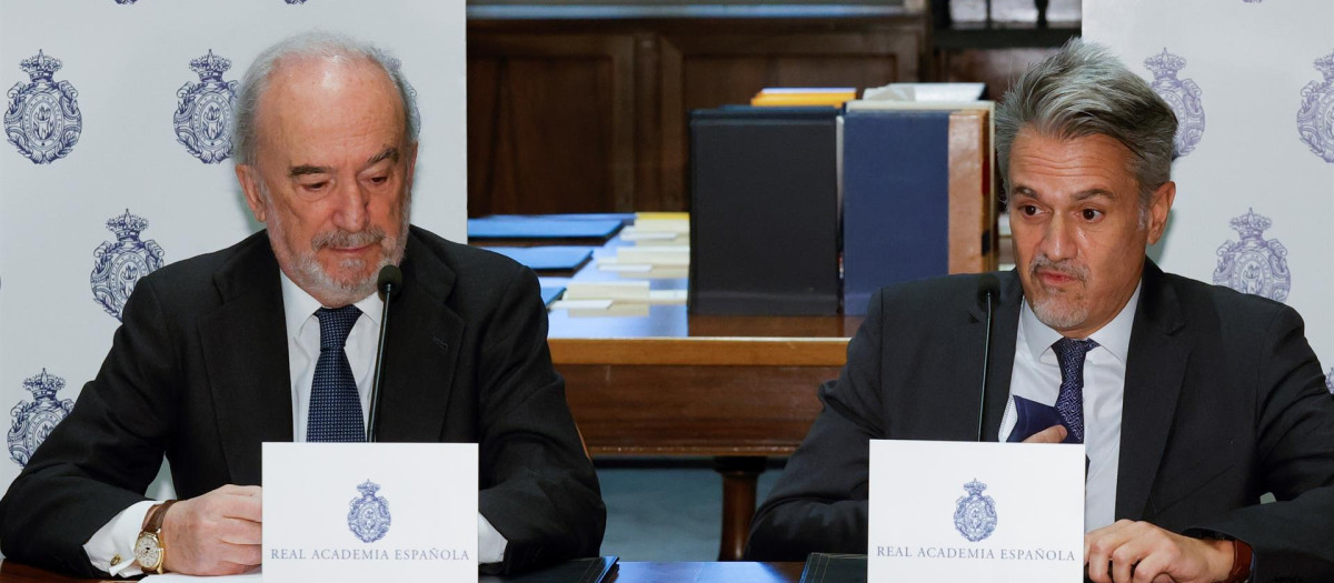 El director de la Real Academia Española, Santiago Muñoz Machado, y Alberto Granados, presidente de Microsoft en España, durante la presentación del acuerdo.