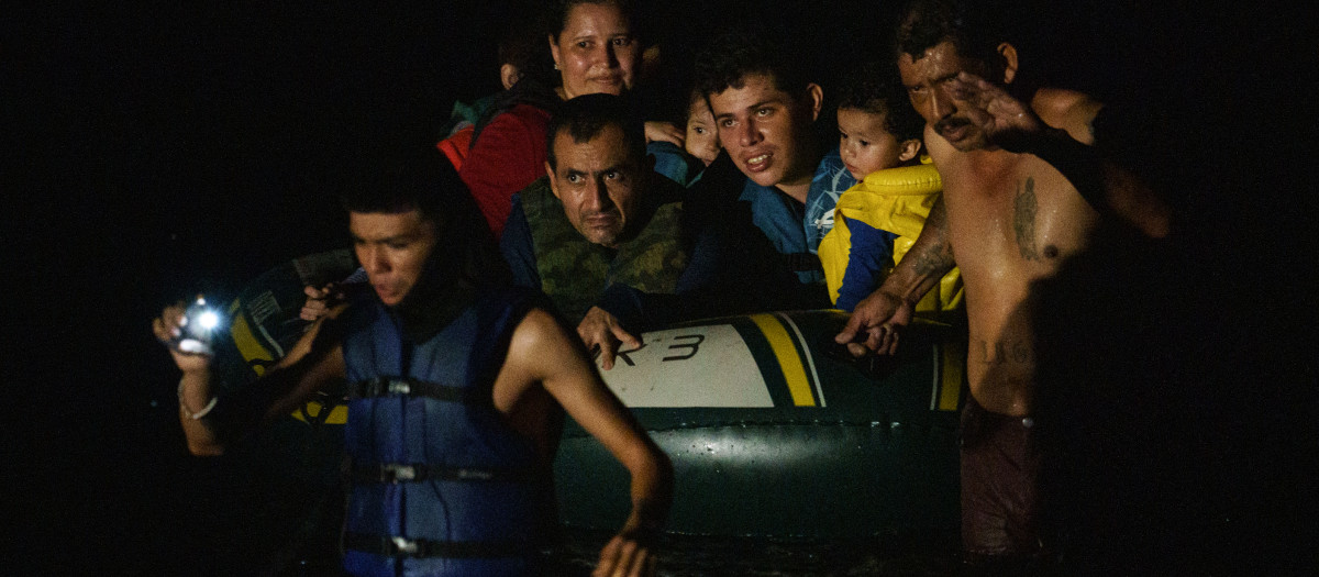 Migrantes en la frontera entre México y Estados Unidos, foto de archivo