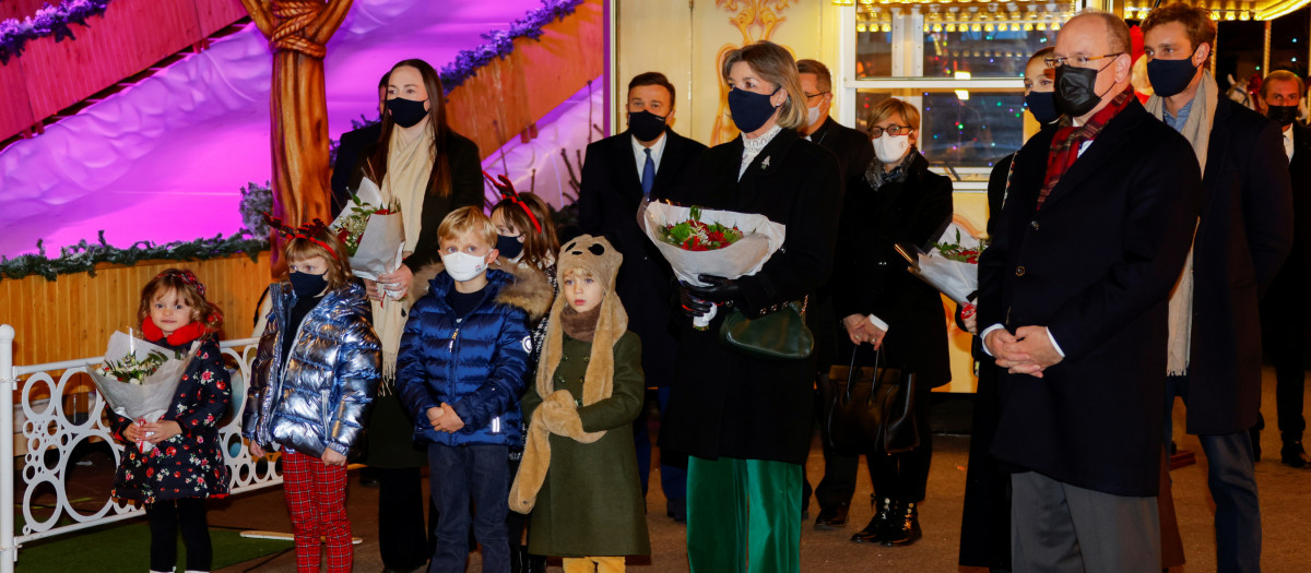 Prince Albert II of Monaco, Prince Jacques, Princess Gabriella and Princess Caroline of Hanover inaugurate the Christmas village in Monaco, December 3, 2021. REUTERS/Eric Gaillard/Pool *** Local Caption *** .